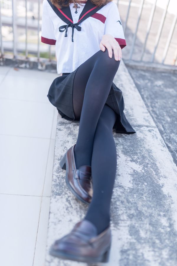 [Wind Field] NO.031 Studentessa di seta nera sul tetto
