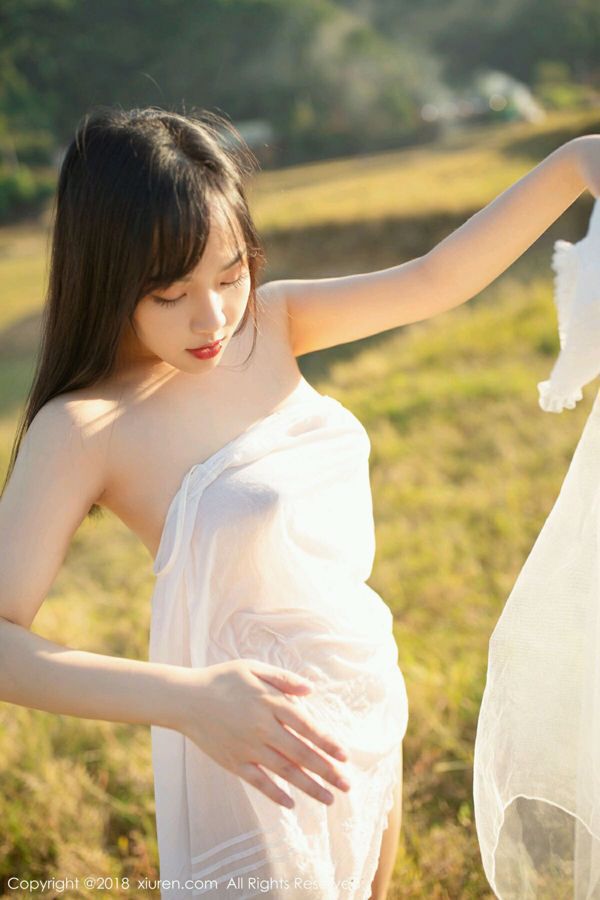Mia Xu Weiwei "Sexy Picnic with Perfect Colour and Fragrance" [秀人 XIUREN] No.1238