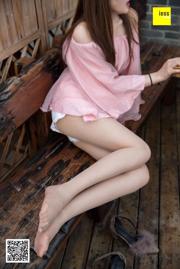 Model Cina Rantau "Rok Mini Sutra Hitam dan Gadis Bertumit Tinggi" [丽 柜 LiGui] Foto kaki dan kaki giok yang indah