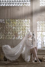 Ji Jingjiang „Biała suknia ślubna 2B”