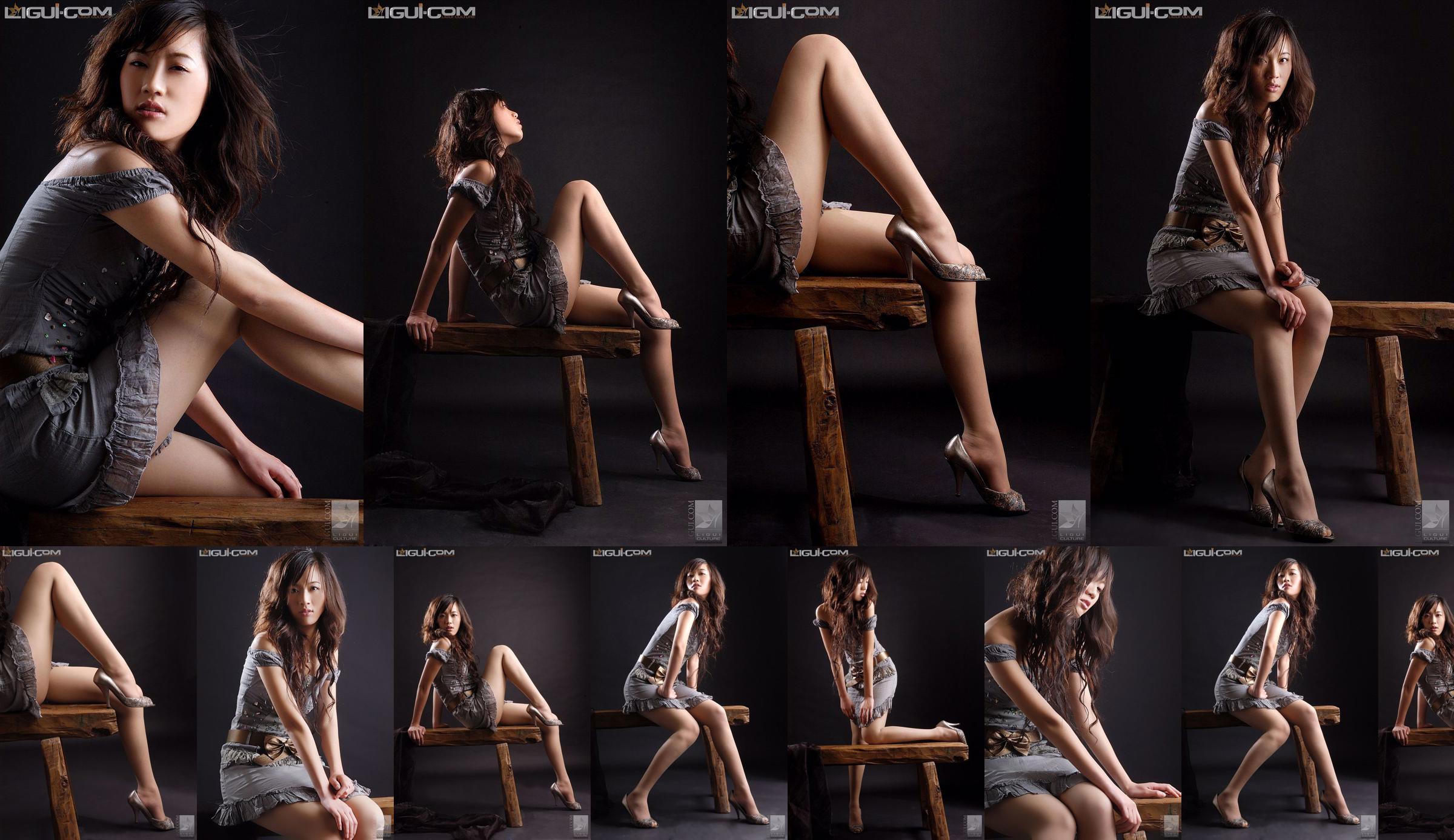Model Wang Xin "Yi Ren zit alleen, mooie ogen wazig" [丽 柜 LiGui] Silk Foot Photo No.a2844d Pagina 2